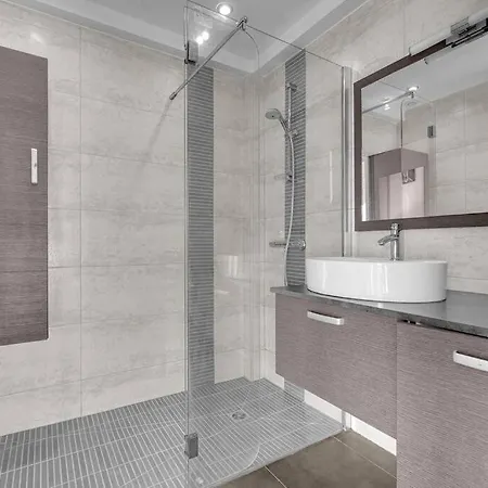 Toit Des Reves - Parking - Stadium