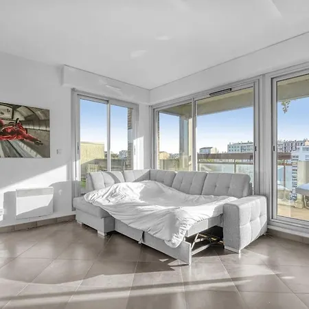 Toit Des Reves - Parking - Stadium